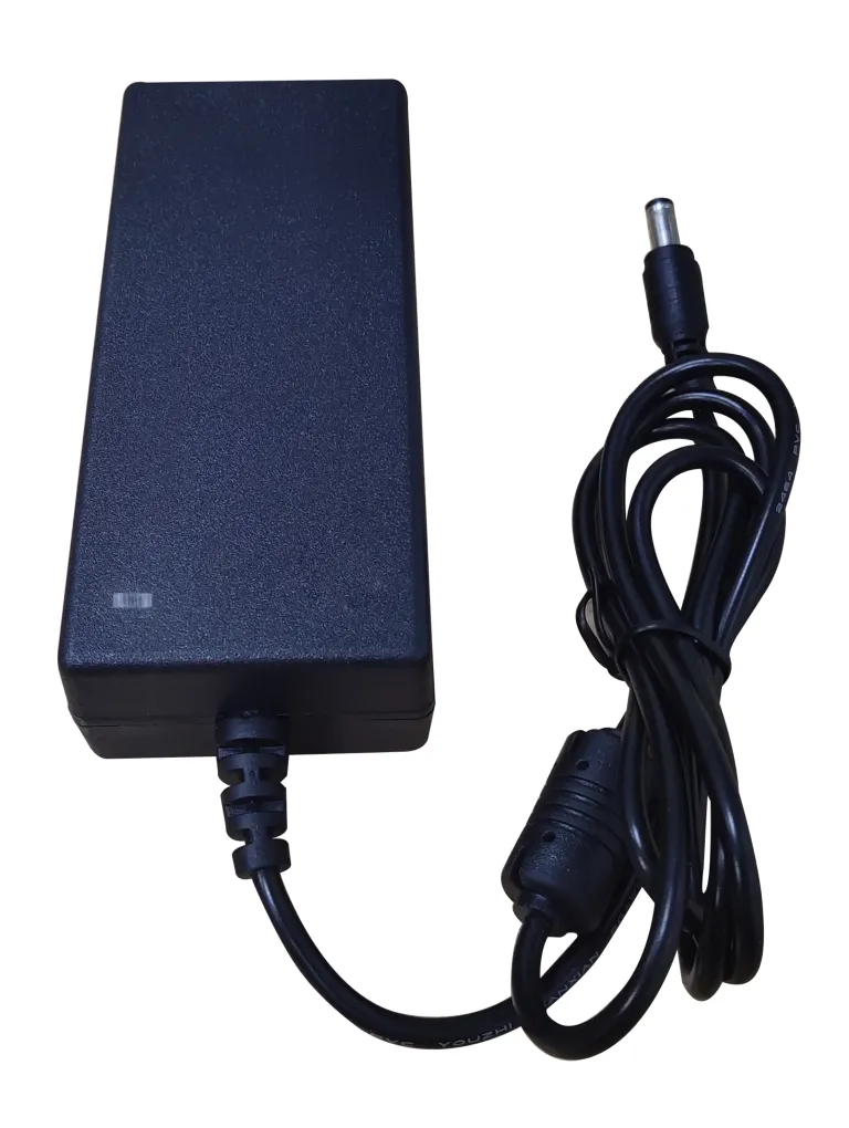 ספק כח שולחני עם כבל קומקום 12V/5A
