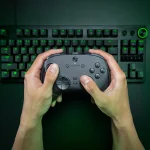 בקר אלחוטי דגם Wolverine V3 Pro 8K PC מבית Razer