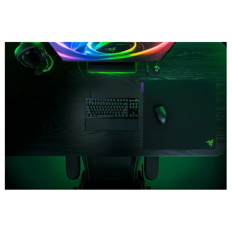 משטח עכבר דגם Gigantus V2 Pro Max Control מבית Razer