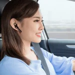 אוזניית BT מגנטית בעלת טעינה אלחוטית בצבע שחור