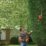 גוזם גדר חיה חשמלי Black&Decker BEHT201 – אורך להב 45 ס"מ, הספק 420W