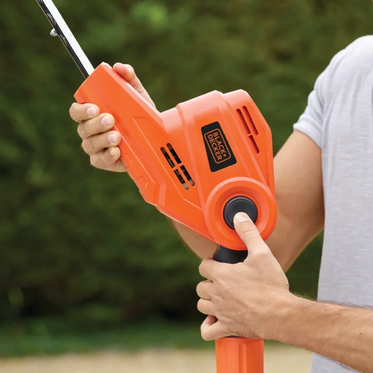גוזם גדר חיה חשמלי Black+Decker PH5551 – להב 51 ס"מ, הספק 550W