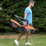 מכסחת דשא נטענת Black+Decker BCMW3318N – רוחב כיסוח 33 ס"מ
