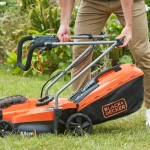 מכסחת דשא נטענת Black+Decker BCMW3318N – רוחב כיסוח 33 ס"מ
