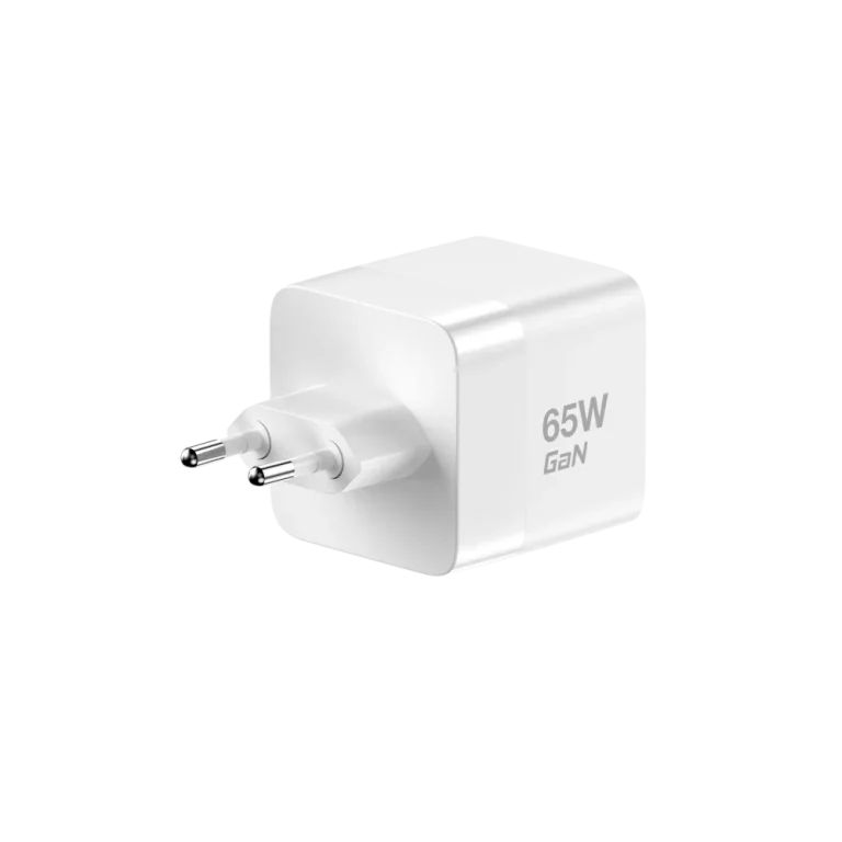 מטען קיר עם כבל נשלף MWC65RC בצבע לבן מבית MIRACASE