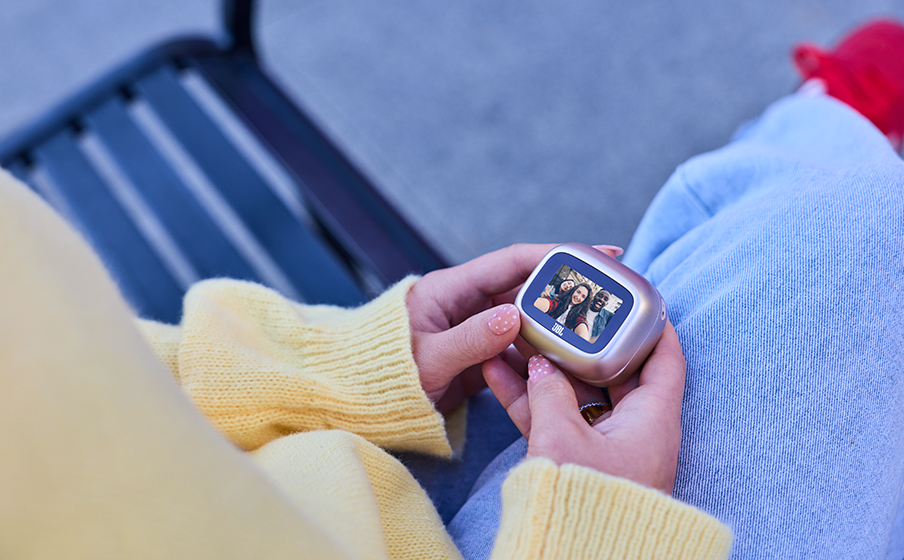 JBL Live Buds 4 Smart Charging Case™ for a seamless experience - Image