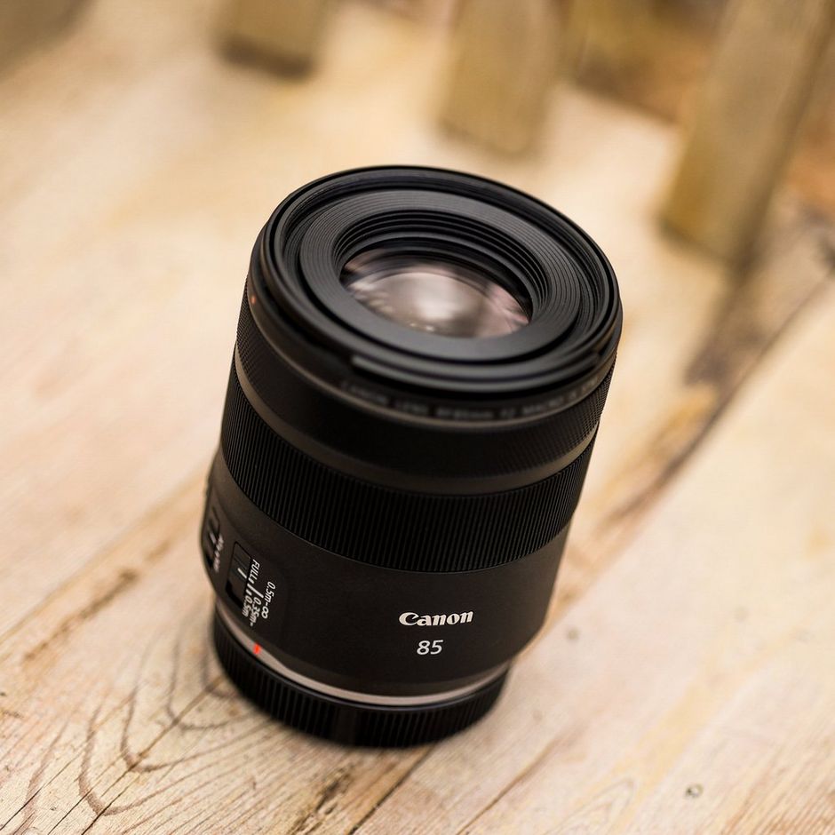 עדשת Canon RF 85mm F2 Macro IS STM