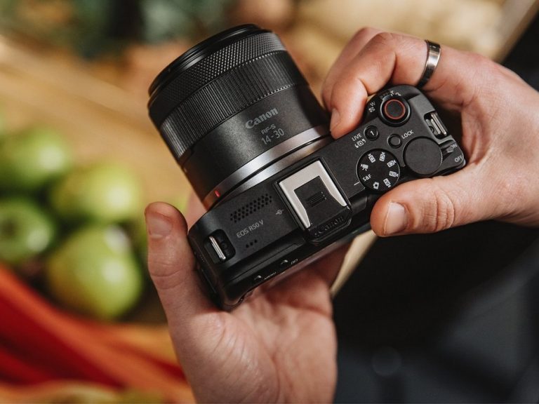 מצלמת מירורלס Canon R50 V + RF 14-30 PZ