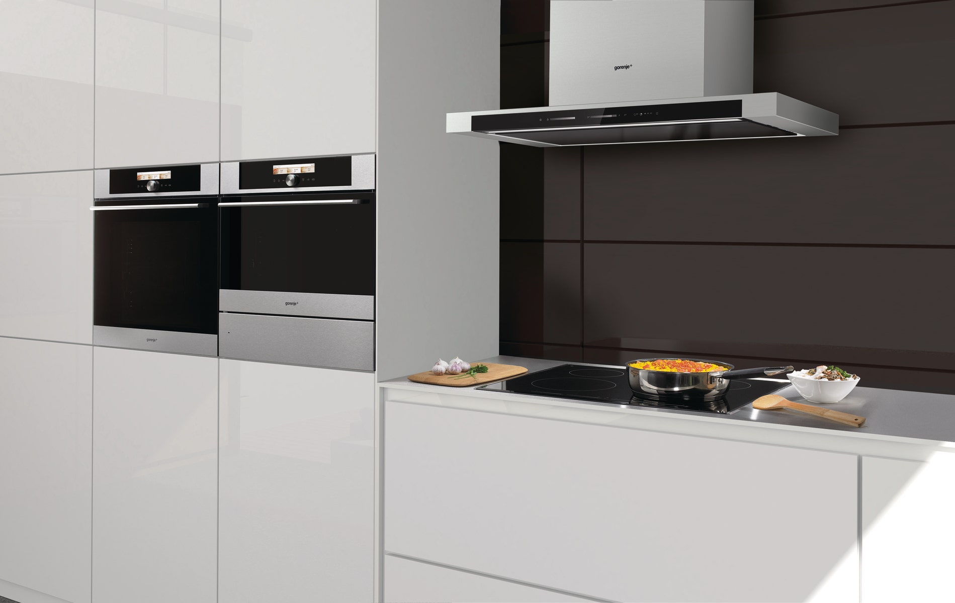 קולט אדים צמוד קיר gorenje נירוסטה משולבת זכוכית שחורה דגם GHT93X - תמונה נוספת