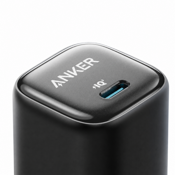 מטען קיר + כבל Anker Zolo Charger GaN 20W בצבע שחור