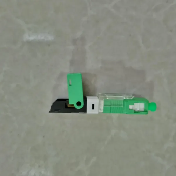 SC/APC connector for automatic connection